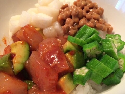 夏バテ知らず☆マグロアボカドのネバネバ丼